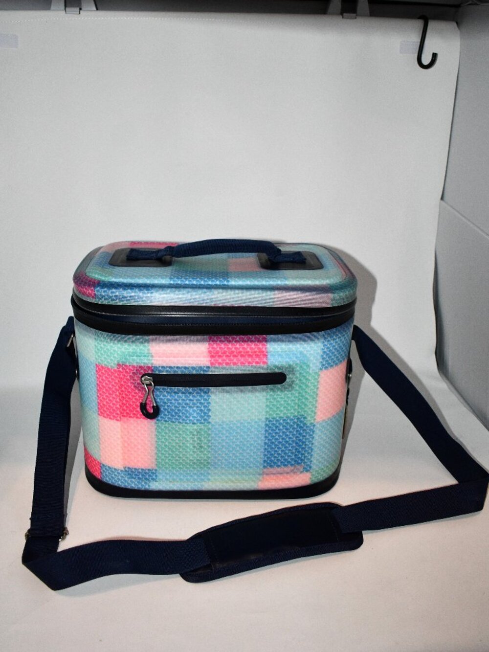 Vineyard Vines x Target Patchwork Whale 12 Can Cooler Bag Pink Blue Green  Descr